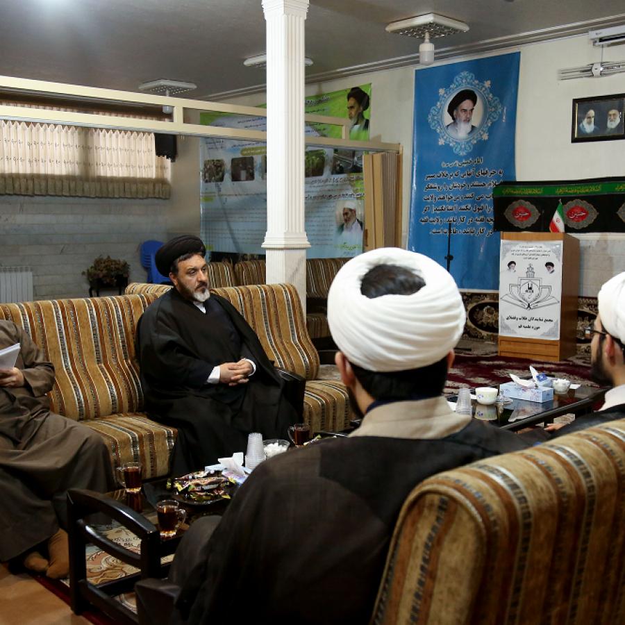 دیدار اعضای دفتر مطالعات اسلامی پژوهشگاه فضای مجازی با نائب رئیس مجمع نمایندگان طلاب 